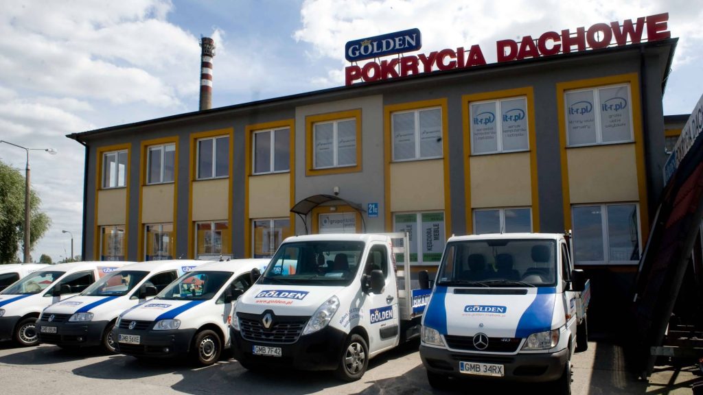 Budynek siedziby oddziału firmy Golden w Kwidzynie, punkt sprzedaży dachów, okien, bram i usług montażowych