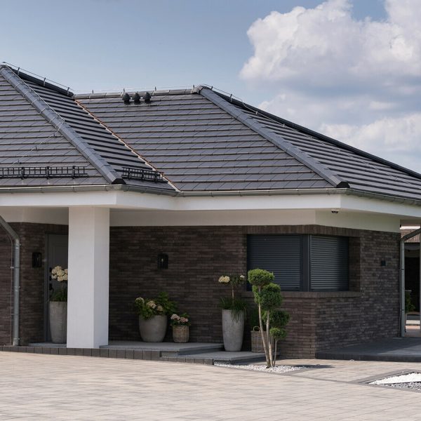 Dom z dachem pokrytym dachówką Creaton Simpla – realizacja producenta
