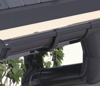Montaż rynien Galeco PVC – praktyczne rozwiązanie do odprowadzania wody deszczowej.