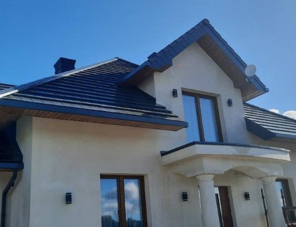 Blachodachówka modułowa Pruszyński Loara grafit – dach o nowoczesnym charakterze