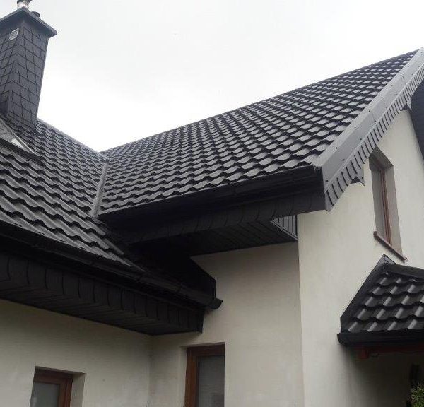 Ruukki Finnera Purex czarna – połączenie klasycznej formy z nowoczesnym kolorem