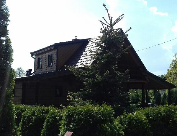 Realizacja z pokryciem dachowym Ruukki Finnera w eleganckim, brązowym kolorze.
