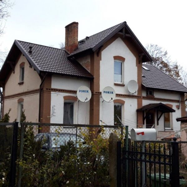 Blachodachówka modułowa Ruukki Finnera czekoladowy–brąz – elegancki dach w ciepłym odcieniu
