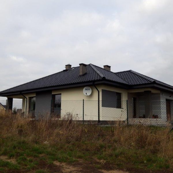 Creaton Titania czarna angoba – klasyczny profil w nowoczesnej, matowej czerni