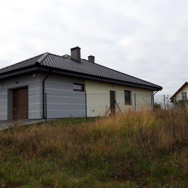 Dachówka ceramiczna Creaton Titania czarna angoba – eleganckie, matowe wykończenie w głębokim odcieniu