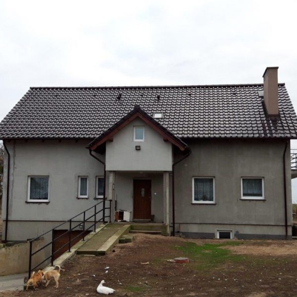 Dachówka ceramiczna Creaton Titania brąz glazura – połyskliwy, ciepły odcień brązu