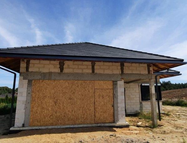 Realizacja domu z pokryciem z dachówki Creaton Kapstadt w kolorze grafit Duratop Pro