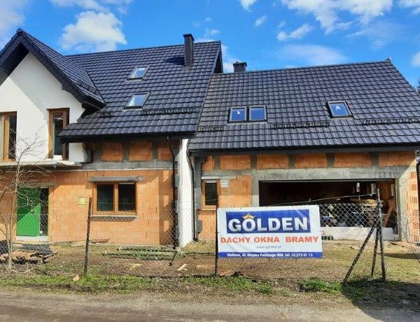 Pojedynczy element dachówki Creaton Koda w kolorze antracyt angoba