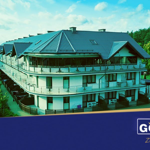 Realizacja dachu z blachodachówki Optima grafit na obiekcie hotelowym