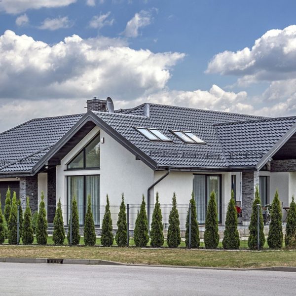 Budmat Venecja – estetyczna realizacja dachu z modułowej blachodachówki, trwałość i ochrona