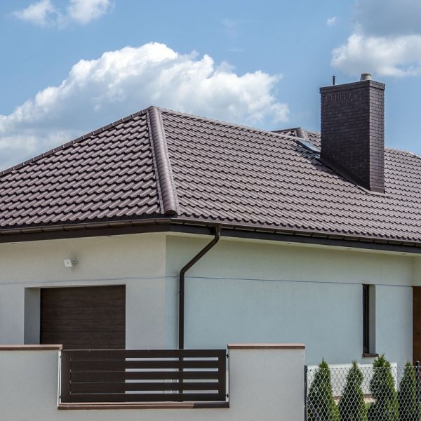 Budmat Venecja – przykład estetycznego pokrycia dachu, solidny montaż i odporność na korozję