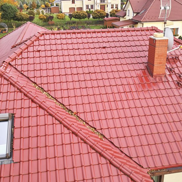 Dachówka ceramiczna Röben Piemont kasztan angoba – ciepły odcień brązu i matowe wykończenie