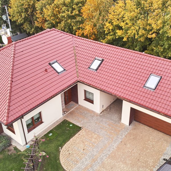 Dachówka ceramiczna Röben Piemont w odcieniu kasztan angoba – klasyczny profil