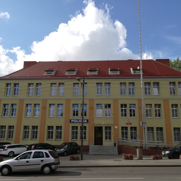 Wienerberger Karpiówka czerwona angobowana – realizacja dachu na obiekcie policyjnym