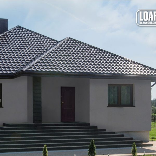 Dach pokryty blachodachówką panelową Pruszyński Loara – gotowa realizacja