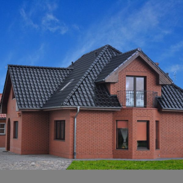 Realizacja z dachówką Roben Monza na budynku jednorodzinnym.