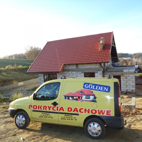 Nowo budowany dom z pokryciem dachowym Ruukki Finnera cegła – estetyczne i funkcjonalne rozwiązanie