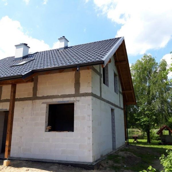 Ruukki Finnera grafit Crown – nowoczesne pokrycie dachowe na budynku mieszkalnym