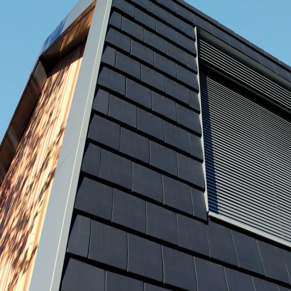 Realizacja dachu z dachówki ceramicznej Wienerberger Actua 10 – ułożone pokrycie na budynku