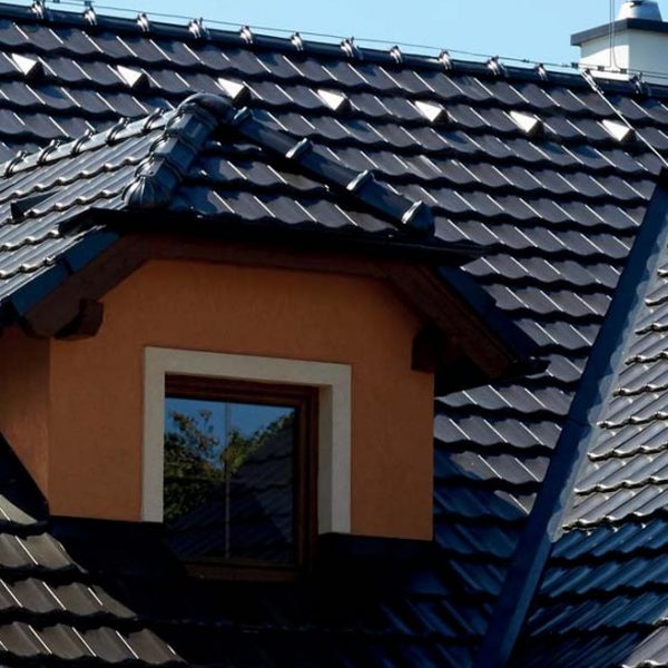 Przykład realizacji z dachówką ceramiczną Wienerberger Cosmo 12 – widok gotowego dachu