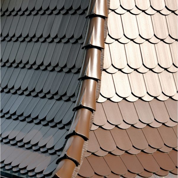 Realizacja wysokiego dachu z dachówki ceramicznej Wienerberger Karpiówka – układ koronka