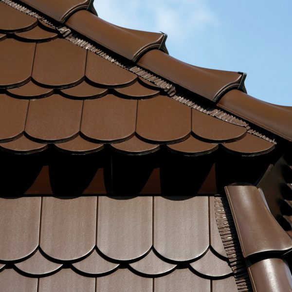 Realizacja dachu z dachówki ceramicznej Wienerberger Karpiówka – tradycyjny wzór koronka
