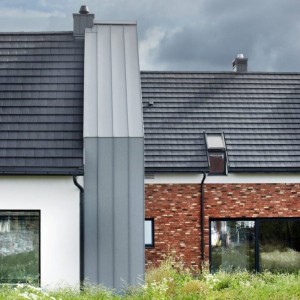 Realizacja z dachówką Wienerberger Orea 9 i elewacją tworzącą elegancką całość.
