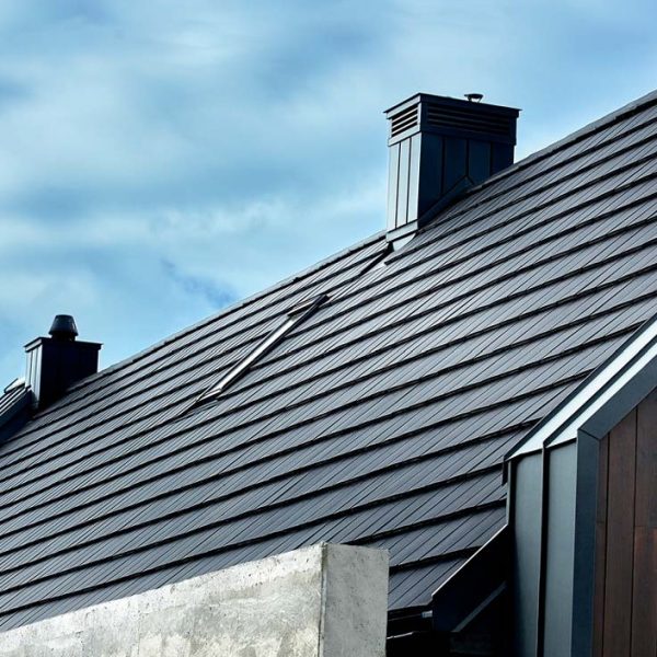 Dach pokryty dachówką Wienerberger Orea 9 w eleganckim wykończen