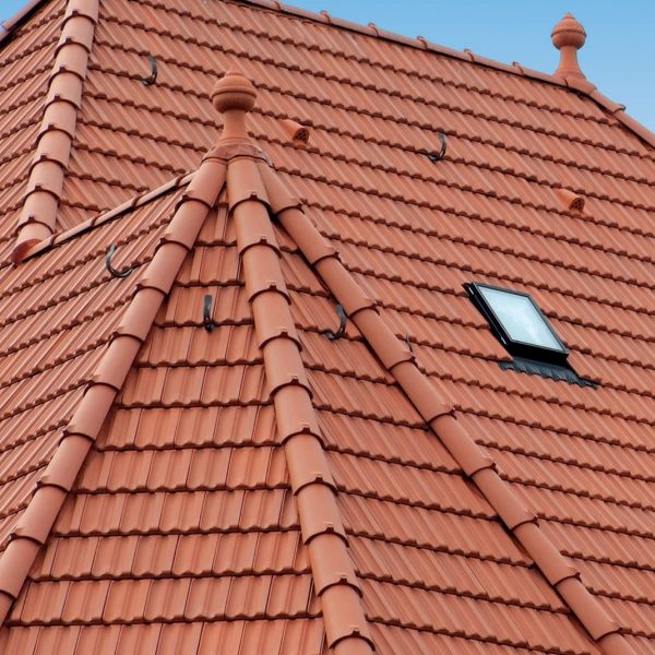 Produkt Wienerberger Tradi 12 – moduł dachowy z harmonijnym rytmem i zakładem