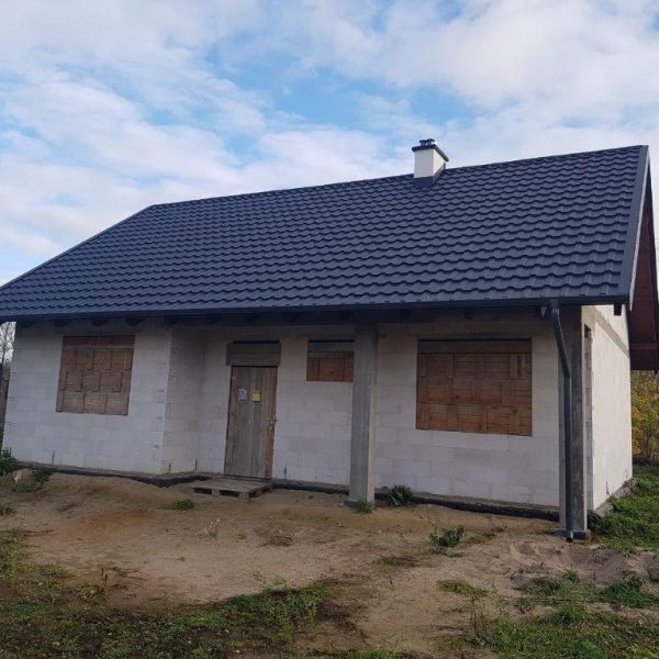 Pruszyński Loara poliester mat 7016 – nowoczesne pokrycie dachowe w grafitowym odcieniu
