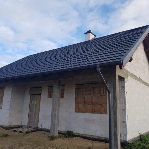 Blachodachówka modułowa Pruszyński Loara poliester mat RAL 7016 – eleganckie, matowe wykończenie