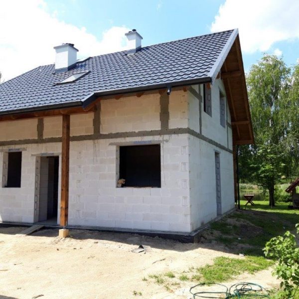 Realizacja dachu z blachodachówki Ruukki Finnera grafit Crown