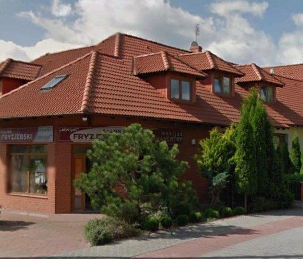 Profilowana dachówka cementowa Braas Bałtycka Cisar ceglasty – eleganckie wykończenie