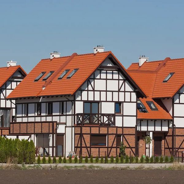 Realizacja dachu z dachówki betonowej Braas Celtycka, tworzącej elegancką i harmonijną powierzchnię dachu