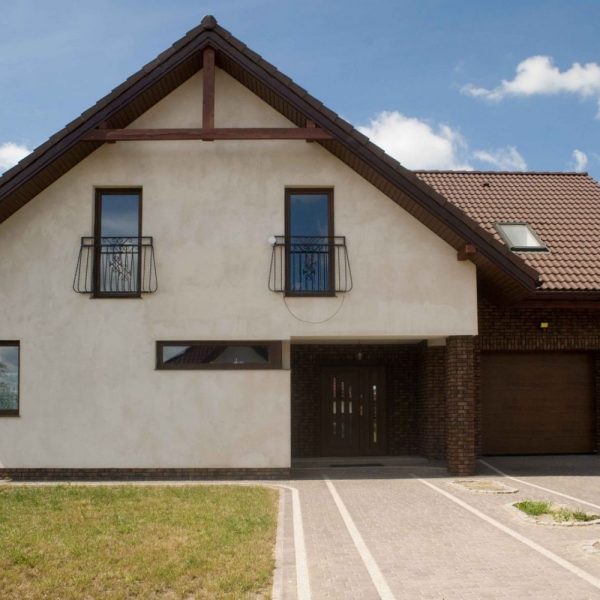 Realizacja dachu z dachówki betonowej Braas Celtycka, tworzącej elegancką i harmonijną powierzchnię dachu
