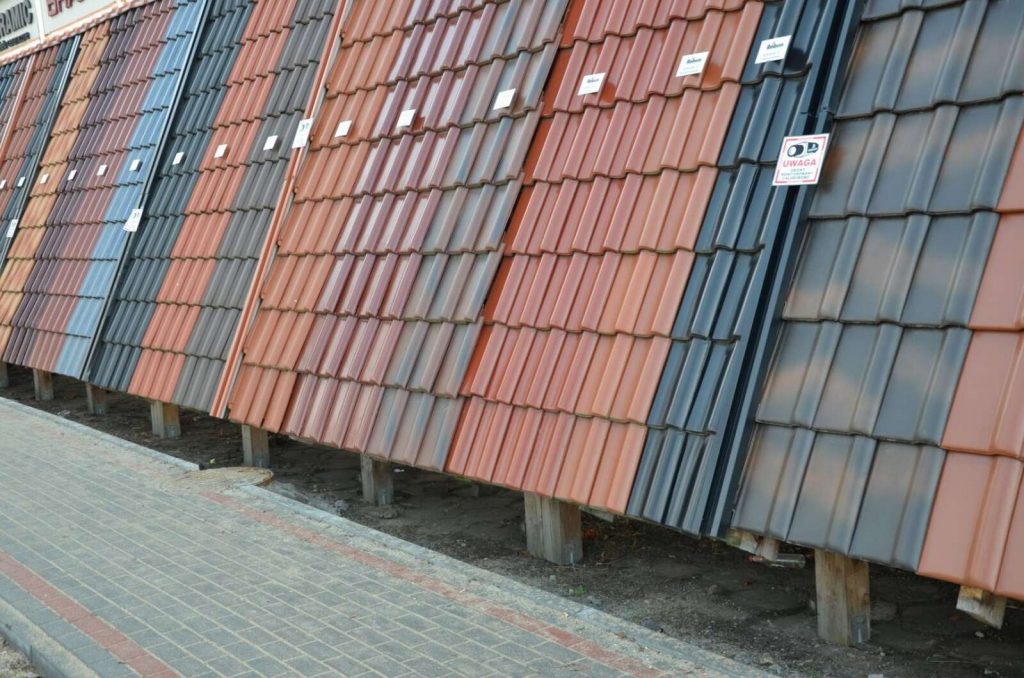 Wystawka zewnętrzna Golden prezentująca pokrycia dachowe